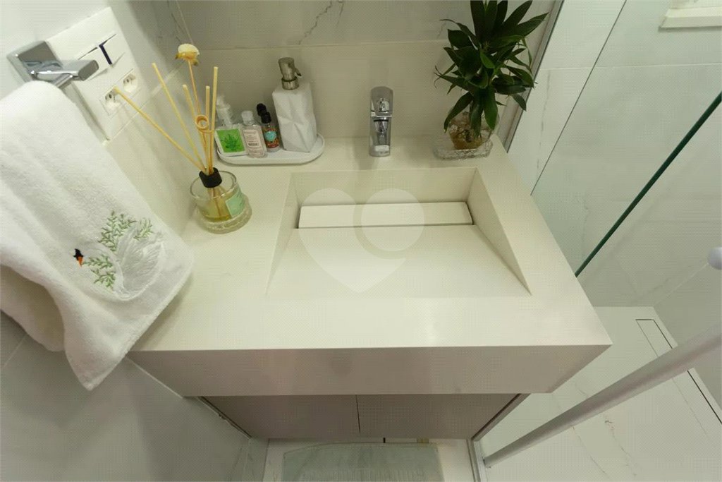Apartamento à venda com 3 quartos, sendo 1 suíte,  em Vila Olímpia, São Paulo, SP