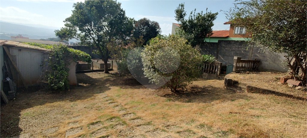 Casa à venda com 3 quartos, sendo 1 suíte, no Centro, Extrema, MG
