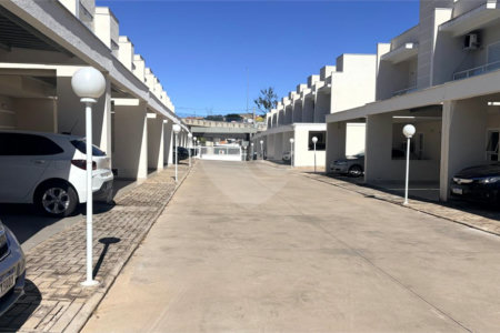 Casa à venda com 3 quartos, sendo 1 suíte, no condomínio Residencial Américo de Figueiredo, Sorocaba - SP