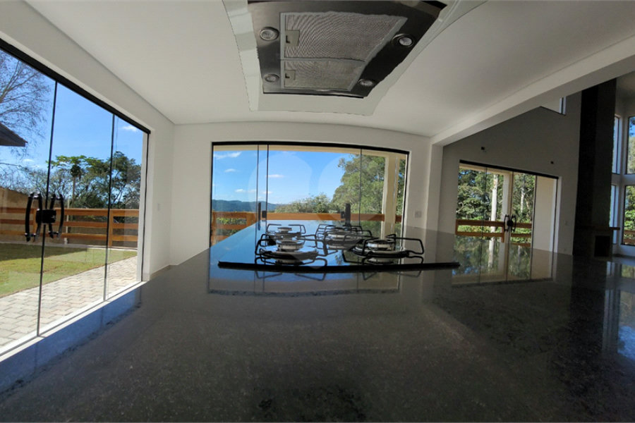 Casa à venda com 4 suítes no condomínio Sausalito, Mairiporã - SP