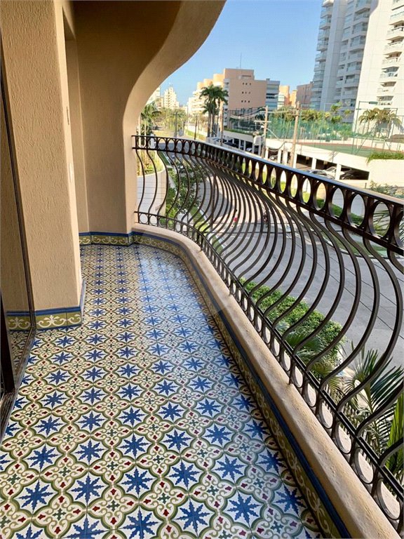 Apartamento à venda com 3 quartos, sendo 1 suíte,  em Enseada, Guarujá, SP