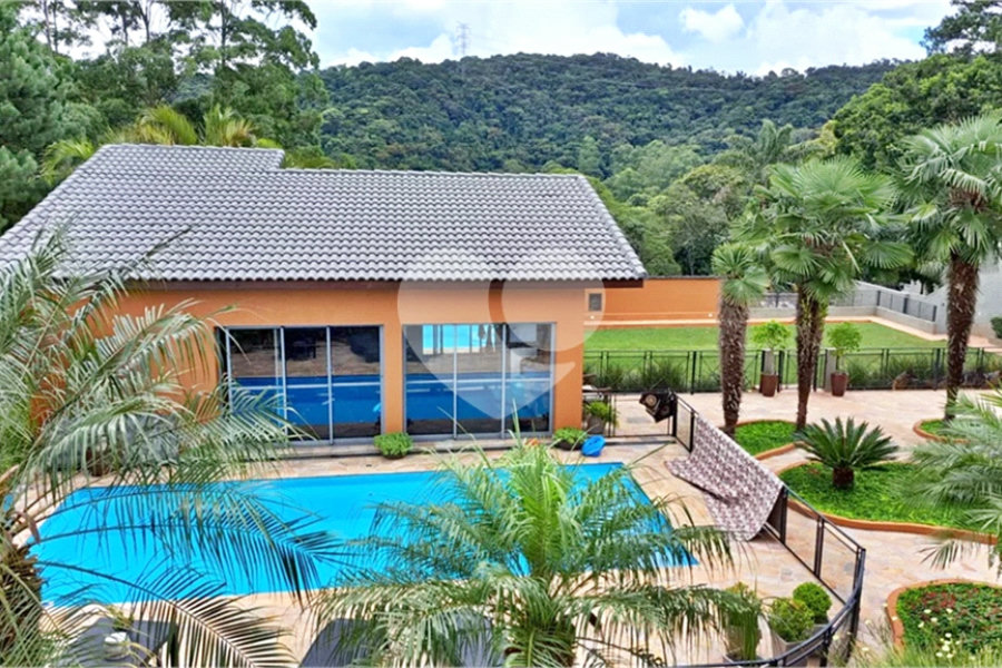 Casa à venda com 8 quartos, sendo 4 suítes, em Roseira, Mairiporã, SP