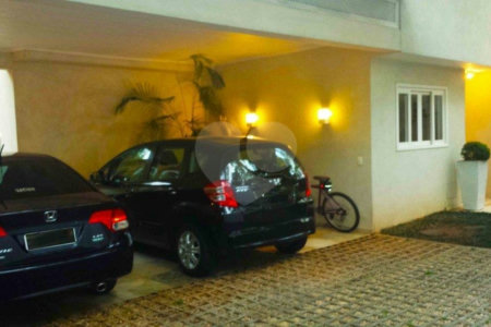 Sobrado à venda com 4 quartos, sendo 2 suítes, em Jardim Marajoara, São Paulo, SP