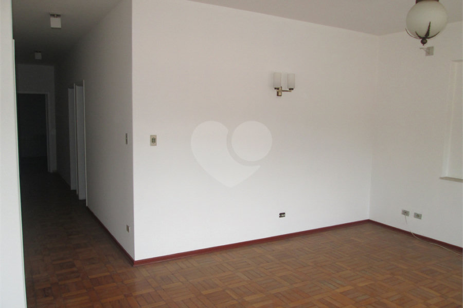 Sobrado à venda com 3 quartos em Horto, São Paulo, SP