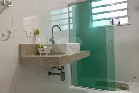 Casa à venda com 3 quartos, sendo 1 suíte, em Campo Belo, São Paulo, SP