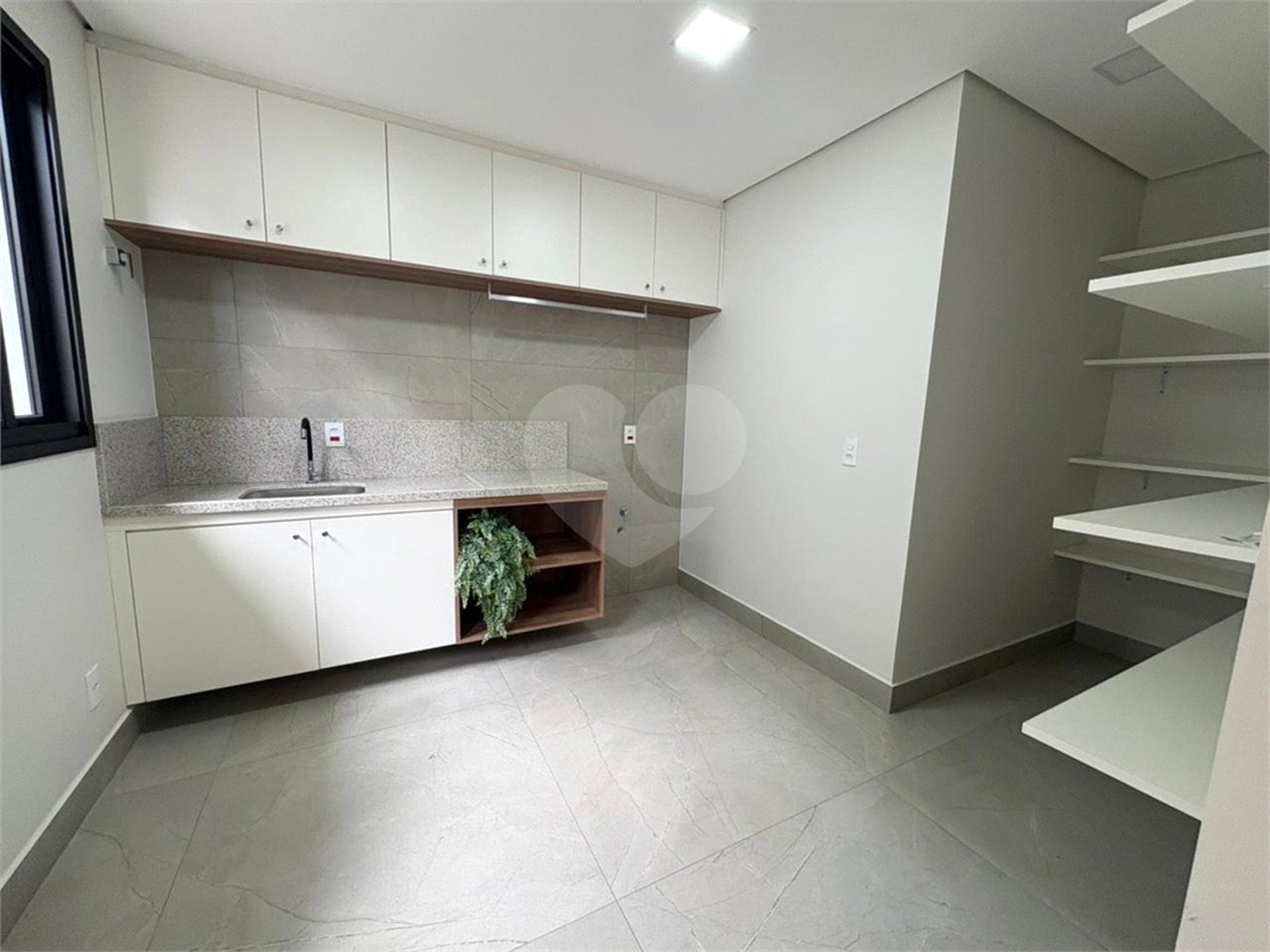Casa à venda com 4 suítes no condomínio Portal dos Bandeirantes, Salto - SP