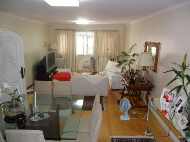 Sobrado à venda com 3 quartos, sendo 1 suíte,  em Vila Romero, São Paulo, SP