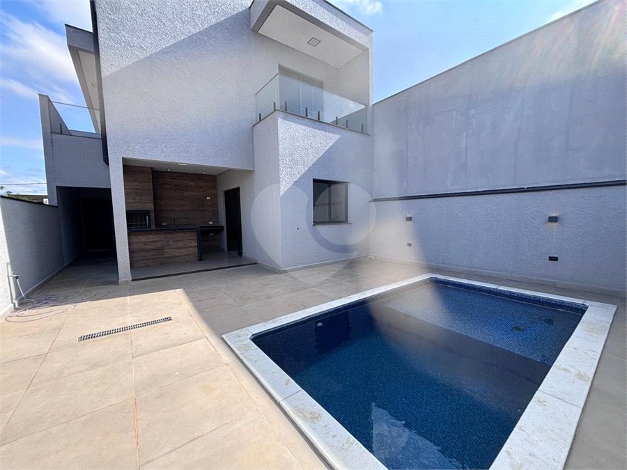 Casa à venda com 3 suítes no condomínio Helena Maria, Sorocaba - SP