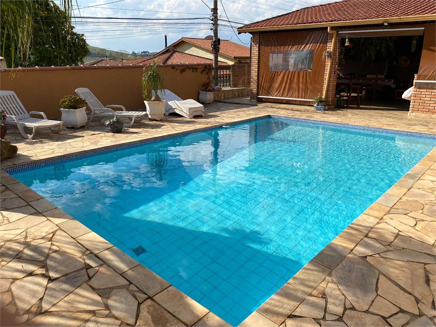 Casa à venda com 3 quartos, sendo 1 suíte, no Centro, Bom Jesus dos Perdões, SP