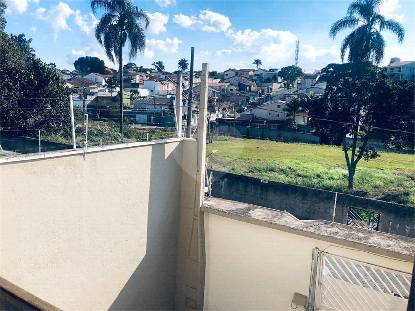 Sobrado à venda com 4 quartos, sendo 2 suítes,  em Vila Oliveira, Mogi das Cruzes, SP