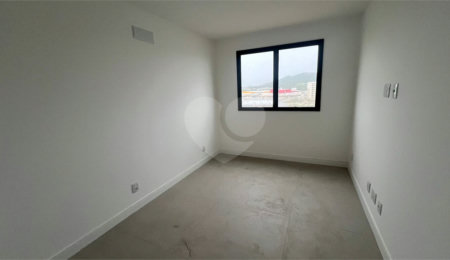 Apartamento à venda com 2 quartos, sendo 1 suíte,  em Nova São Pedro, São Pedro da Aldeia, RJ