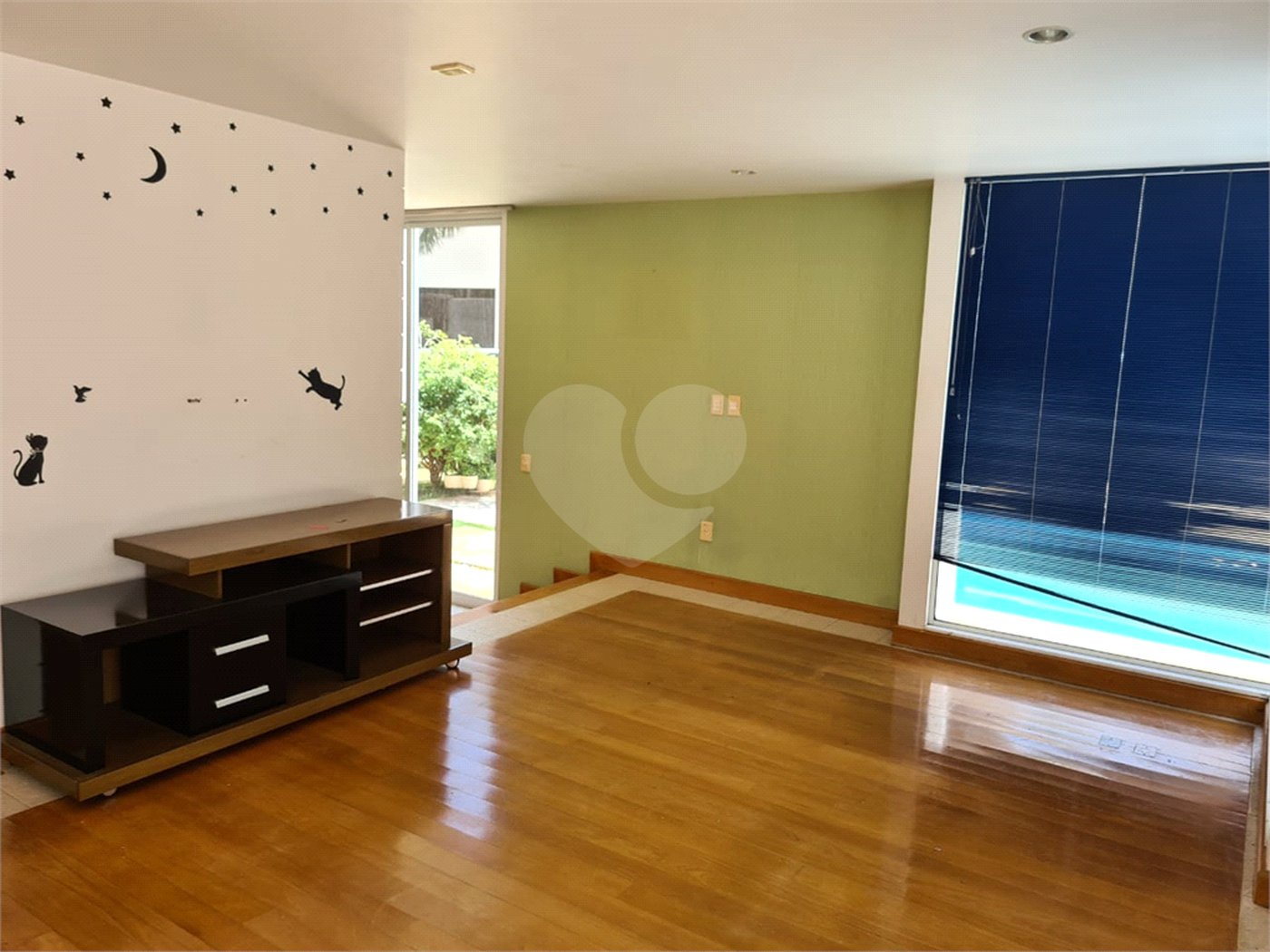 Casa à venda com 6 quartos, sendo 4 suítes, no condomínio Jardim Paulista I, Vinhedo - SP