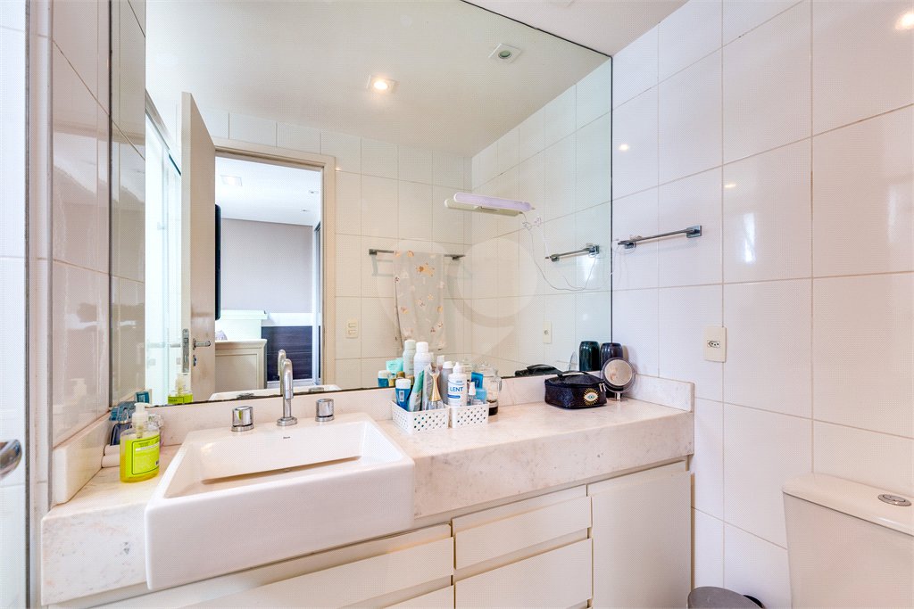 Apartamento à venda com 4 suítes em Campo Belo, São Paulo, SP
