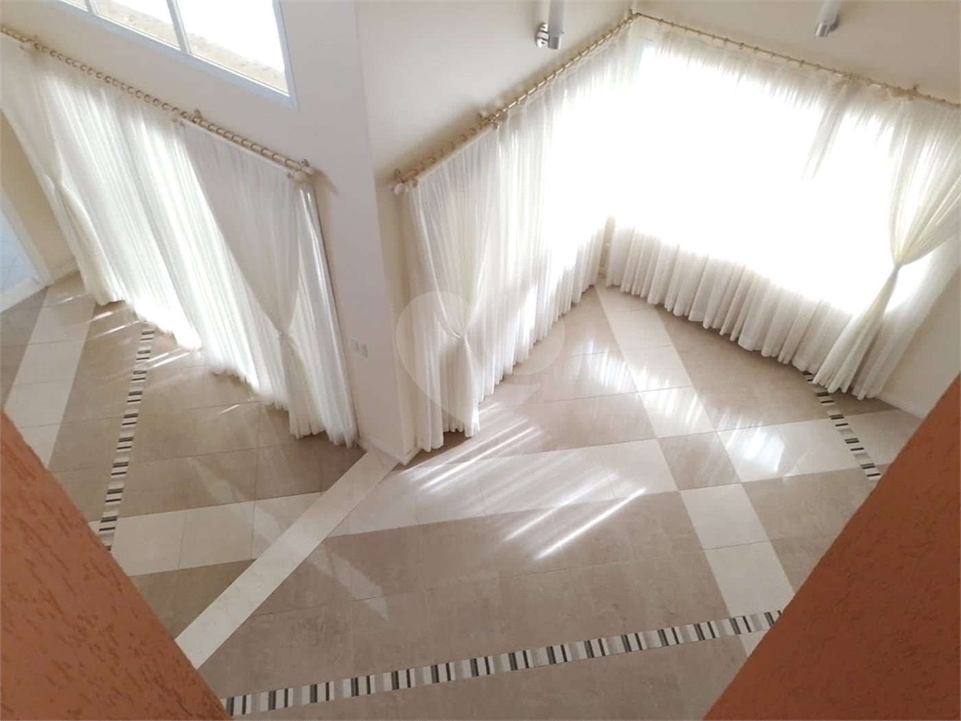 Casa à venda com 4 quartos, sendo 2 suítes,  em Vila Santista, Atibaia, SP