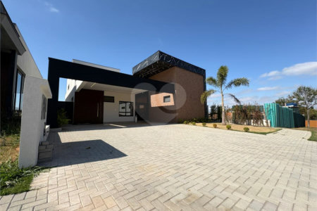 Casa à venda ou para alugar com 4 suítes no condomínio Alphaville Castelo, Itu - SP