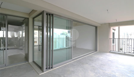 Apartamento à venda com 3 suítes em Moema, São Paulo, SP