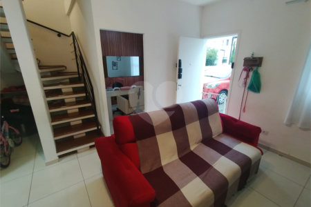 Casa à venda com 2 quartos, sendo 1 suíte, no condomínio Residencial Viva Vida, Cotia - SP