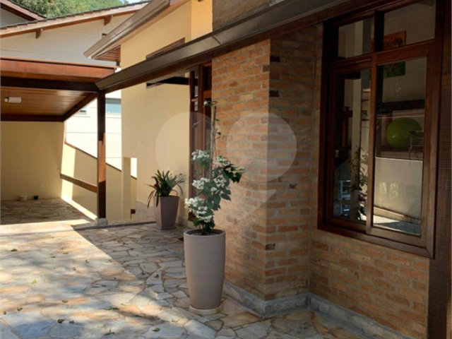Casa à venda com 3 suítes no condomínio Parque Imperial da Cantareira, Mairiporã - SP