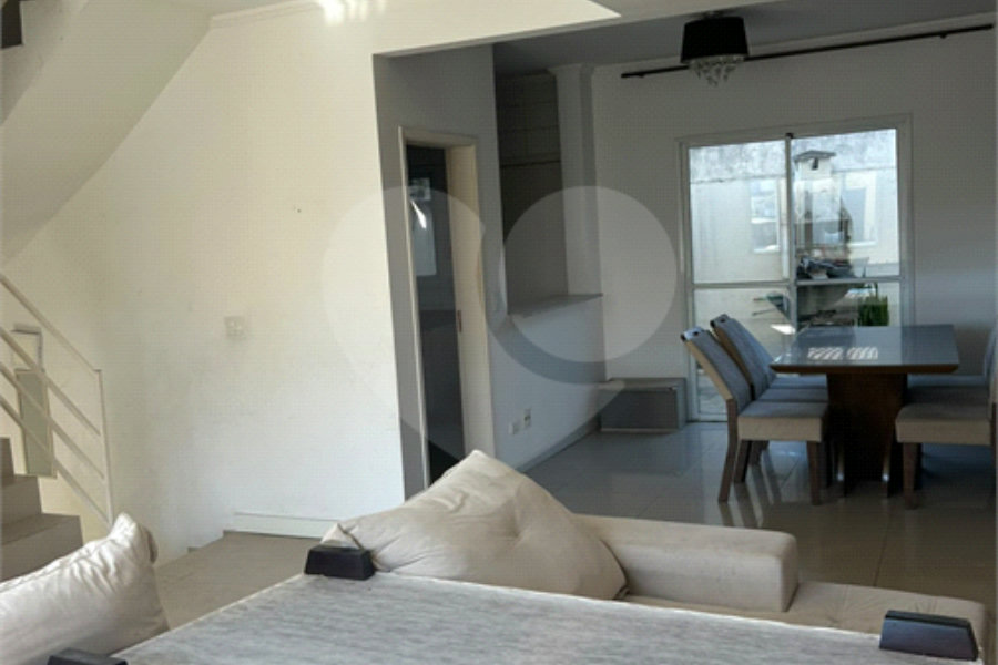 Casa à venda com 3 quartos, sendo 1 suíte,  no condomínio Village St. Louis, São Paulo - SP