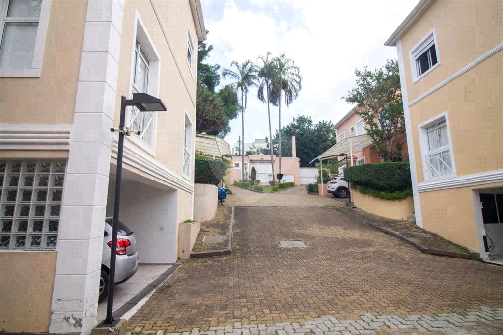 Casa à venda com 4 quartos, sendo 3 suítes, no condomínio Residencial Sans Souci, São Paulo - SP