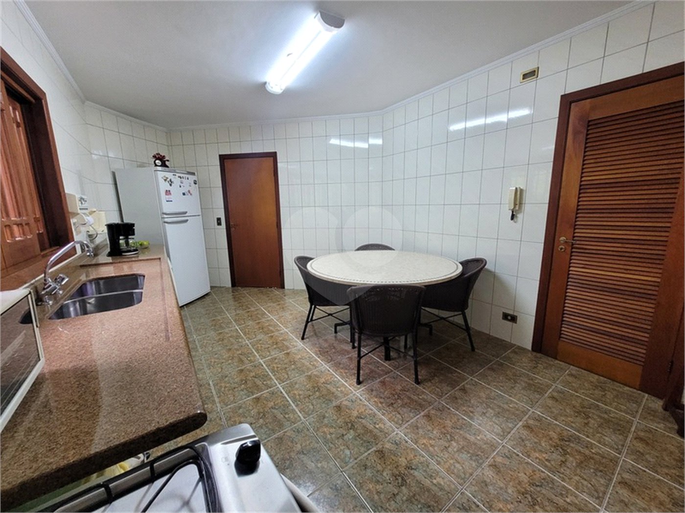 Casa à venda com 4 quartos, sendo 2 suítes, no condomínio Alpes da Cantareira, Mairiporã - SP