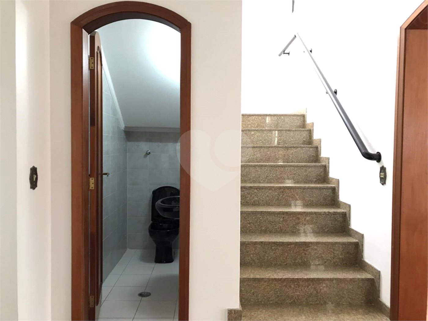 Sobrado à venda com 4 quartos, sendo 3 suítes, em Alto da Boa Vista, São Paulo, SP