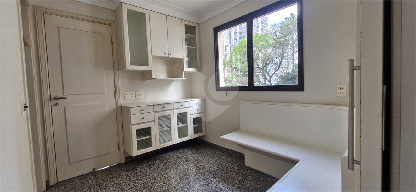 Apartamento à venda com 4 quartos, sendo 3 suítes, em Santa Cecília, São Paulo, SP