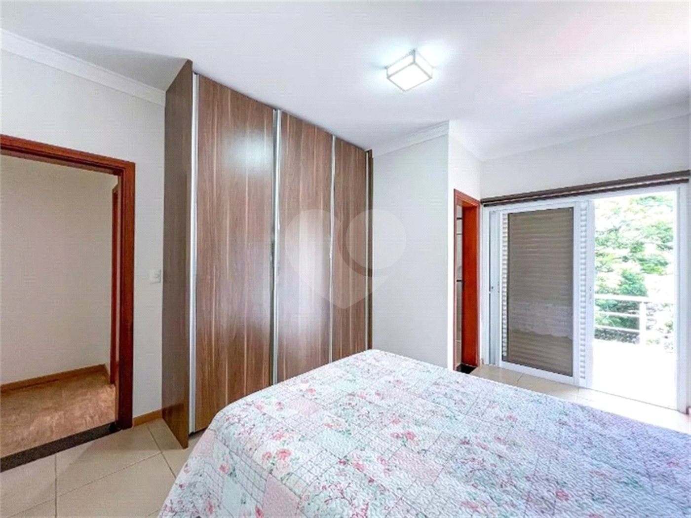 Casa à venda com 3 suítes no condomínio Portal do Lago, Valinhos - SP