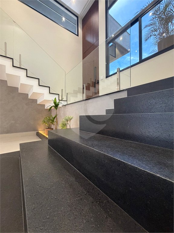 Casa à venda com 3 suítes no condomínio Villa do Sol, Valinhos - SP