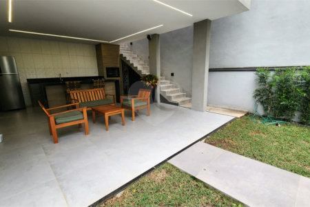 Casa à venda com 3 suítes no condomínio Via Castelli, Louveira - SP