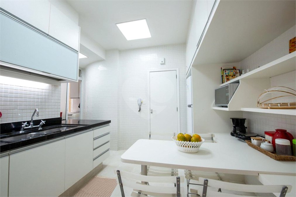 Apartamento à venda com 3 quartos, sendo 1 suíte, em Leme, Rio de Janeiro, RJ