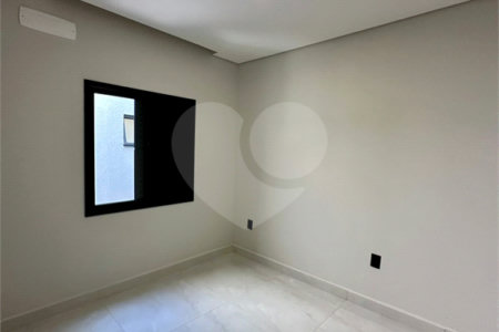 Casa à venda com 3 quartos, sendo 1 suíte, no condomínio Horto Florestal Villagio, Sorocaba - SP