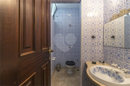 Sobrado à venda com 4 quartos, sendo 2 suítes,  em Vila Morumbi, São Paulo, SP