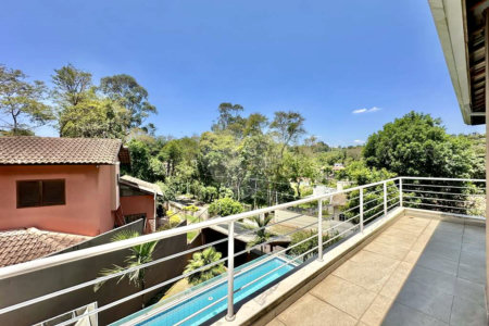 Casa à venda com 4 quartos, sendo 3 suítes, no condomínio Vilarejo, Carapicuíba - SP