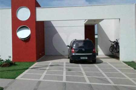 Casa à venda com 3 quartos, sendo 1 suíte, no condomínio Lago da Serra, Araçoiaba da Serra - SP