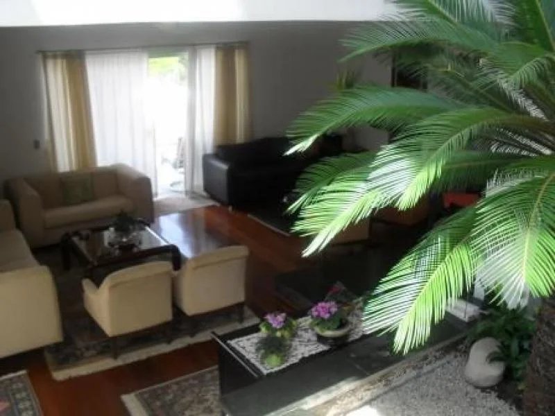 Sobrado à venda com 3 suítes em Jardim Leonor, São Paulo, SP