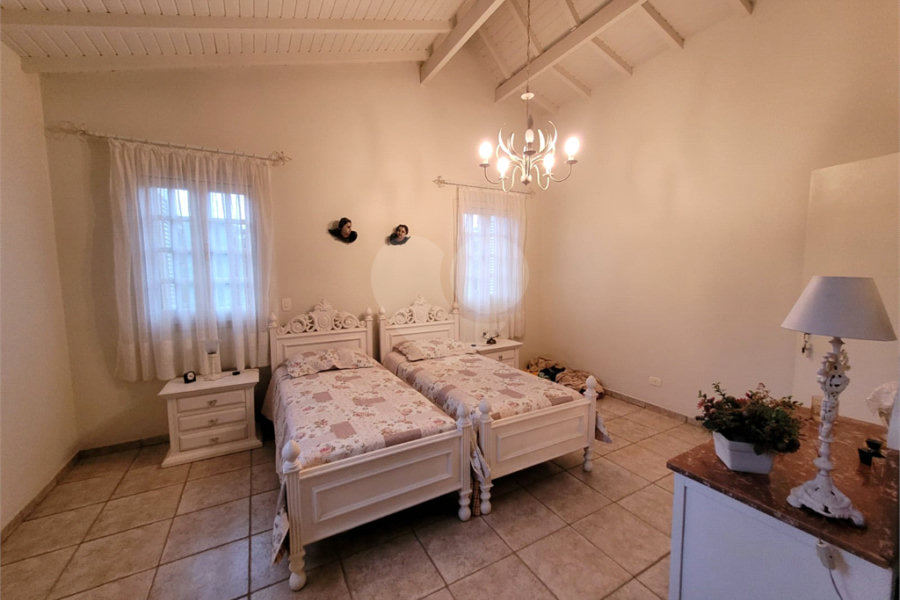 Casa à venda com 3 quartos, sendo 1 suíte, no condomínio Suíça da Cantareira, Mairiporã - SP