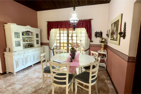 Chácara à venda com 4 quartos, sendo 1 suíte, em Pinheirinho, Vinhedo, SP