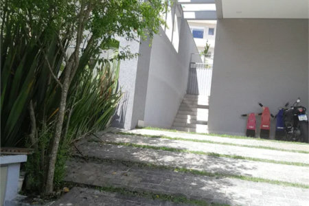 Casa à venda com 3 suítes em Moinho Velho, Cotia, SP