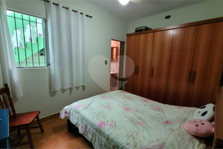 Casa à venda com 4 quartos, sendo 1 suíte, em Parque Maria Domitila, São Paulo, SP