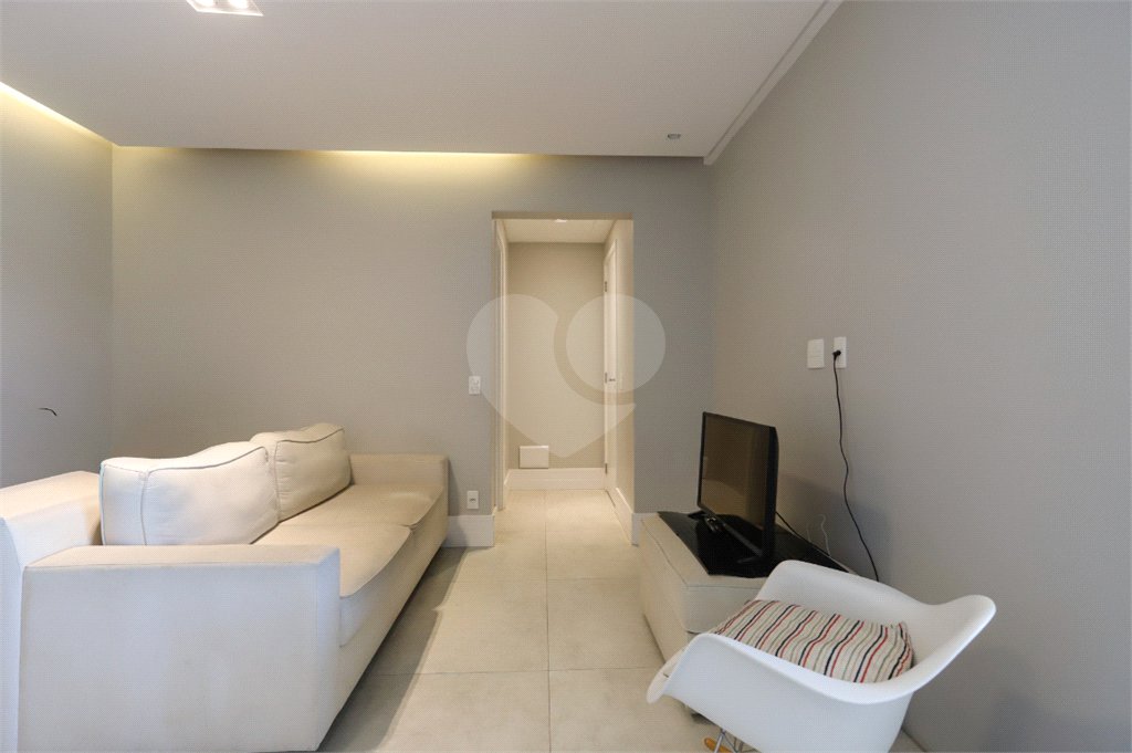 Apartamento à venda com 3 quartos, sendo 1 suíte,  em Vila Anastácio, São Paulo, SP