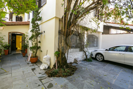 Sobrado à venda com 4 quartos, sendo 1 suíte, em Alto da Boa Vista, São Paulo, SP