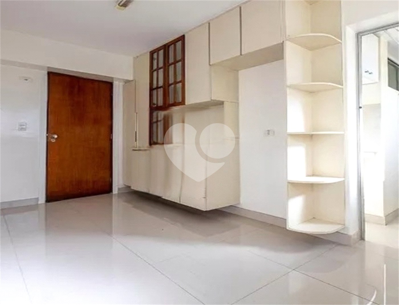 Apartamento à venda com 3 quartos, sendo 1 suíte,  em Cerqueira César, São Paulo, SP