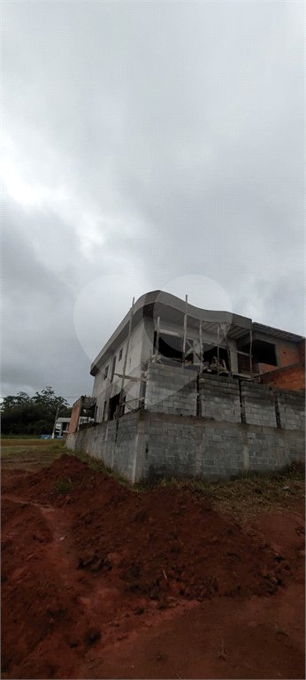 Terreno à venda com 3 quartos, sendo 1 suíte, no condomínio Lago dos Pássaros, Cotia - SP