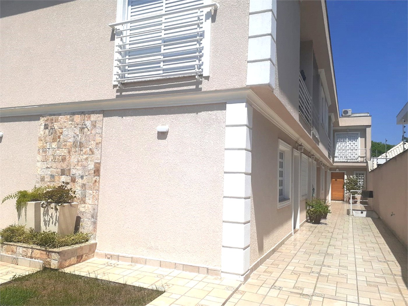 Casa à venda com 3 quartos, sendo 1 suíte, no condomínio Apeu, São Paulo - SP
