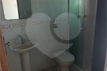 Sobrado à venda com 4 quartos, sendo 1 suíte, em Vila Nivi, São Paulo, SP