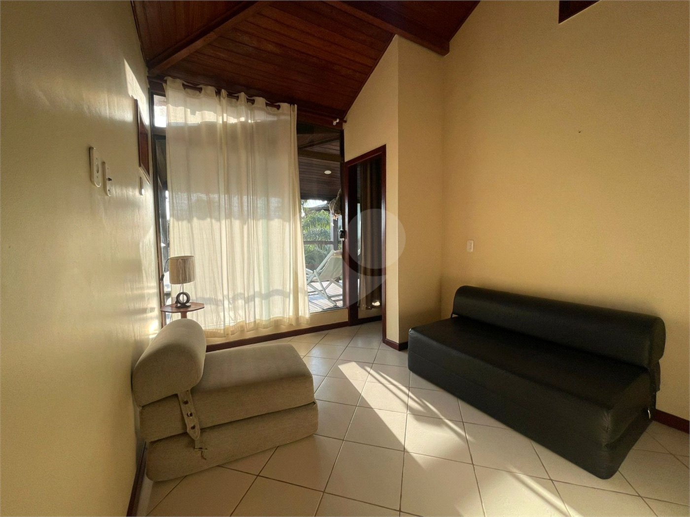 Casa em condomínio à venda com 3 quartos, sendo 2 suítes, em João Fernandes, Armação dos Búzios, RJ
