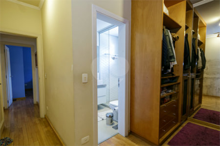 Casa à venda com 4 quartos, sendo 2 suítes, no condomínio Parque das Arvores, São Paulo - SP