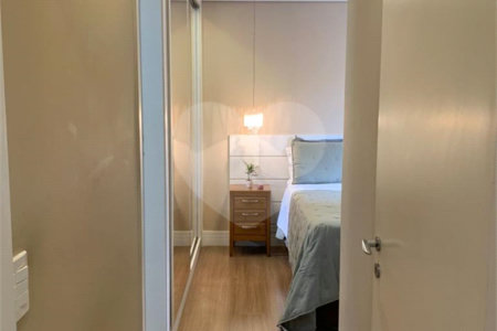 Apartamento á venda na Saúde com 75 m², com 3 dormitórios 1 suíte e 2 vagas de garagem