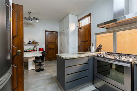 Casa Térrea à venda com 3 quartos, sendo 1 suíte, em Alto de Pinheiros, São Paulo, SP